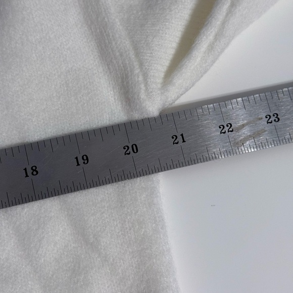 NWOT Women’s Winter Solid White Size Medium Long Sleeve Drop Shoulders Sweater - Picture 5 of 14